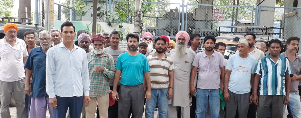ਅਵਾਰਾ ਖੂੰਖਾਰ ਸਾਡਾਂ ਨੂੰ ਯੋਗ ਥਾਵਾਂ ਤੇ ਨਾ ਪਹੁੰਚਾਉਣ ਸਬੰਧੀ ਨਗਰ ਨਿਗਮ ਪ੍ਰਸ਼ਾਸ਼ਨ ਅਤੇ ਸਰਕਾਰ ਖਿਲਾਫ ਨਾਅਰੇਬਾਜੀ ਕਰ ਕੀਤਾ ਪ੍ਰਦਰਸ਼ਨ